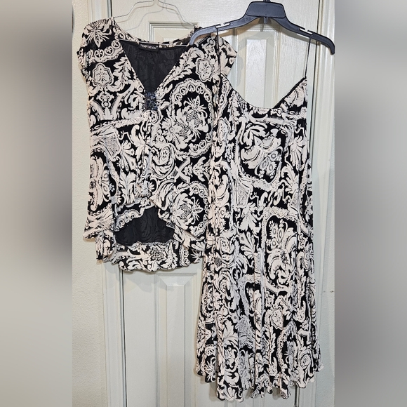 Temptations Dresses & Skirts - 💥💥Reduced💥💥Temptations Black and Cream Skirt Set
